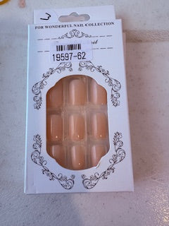 Press on nails- pink